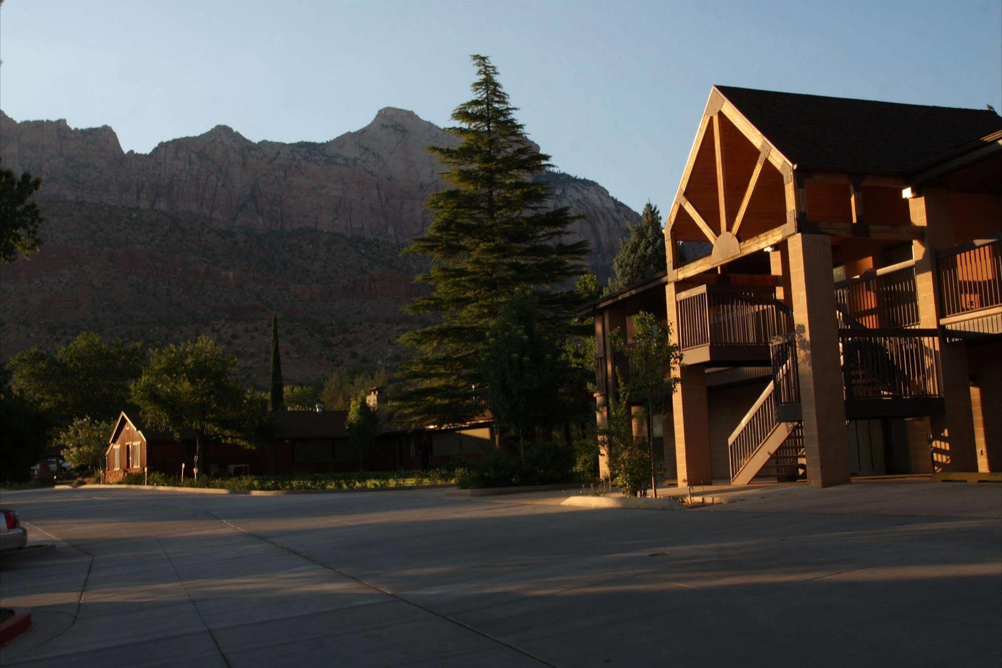 Driftwood Lodge สปริงเดล ภายนอก รูปภาพ